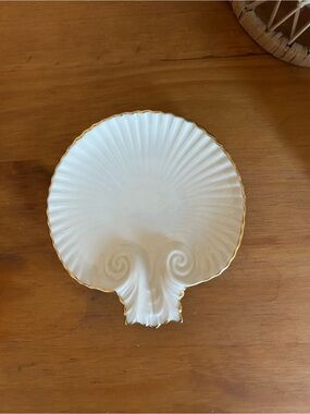 Lenox shell dish